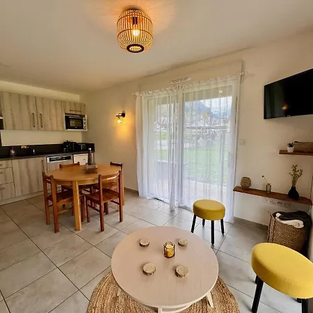 Appartement 4-Person Apartment 50 M From Skyvall