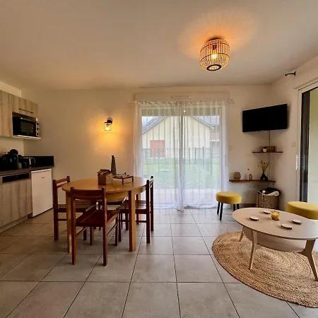 4-Person Apartment 50 M From Skyvall Apartman *